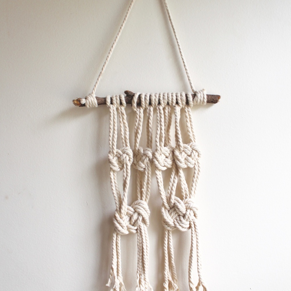 Hanging - Picture 4 of 4